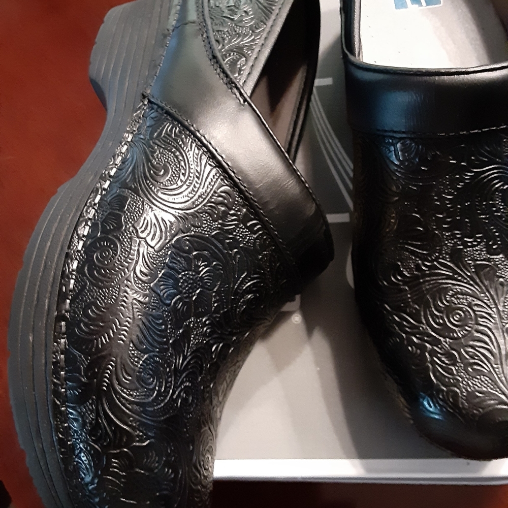 Shoes - Picture 2 of 4
